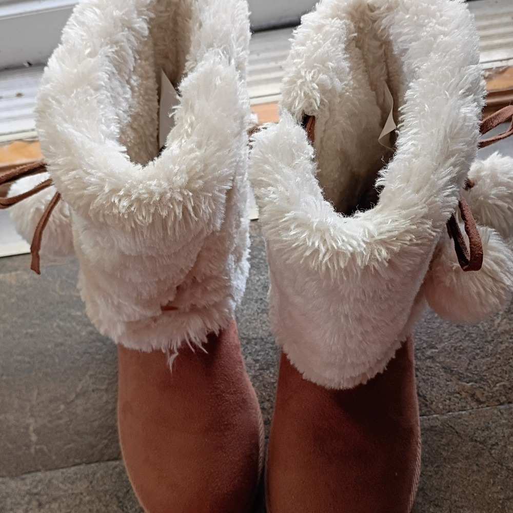 Makalu California Faux Fur Boots Kids Chestnut Good Pom Pom Zip Up